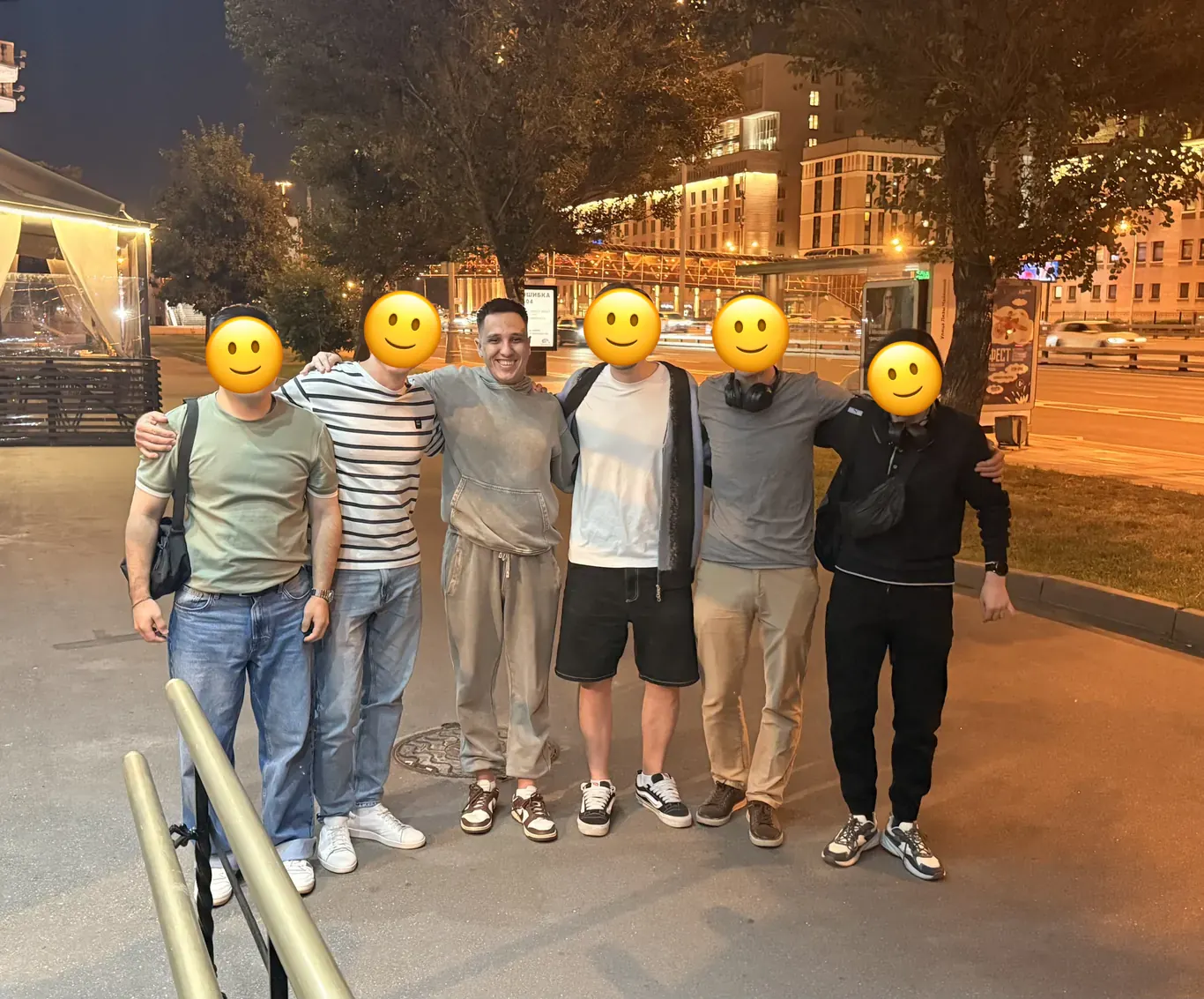 Нияз с учениками и коллегами на вечерней встрече